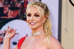 Vì sao Britney Spears vắng mặt trong danh sách sao nữ giàu có?