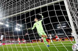 Manuel Neuer mắc lỗi khiến Đức hòa Thụy Sĩ sau cuộc rượt đuổi tỉ số