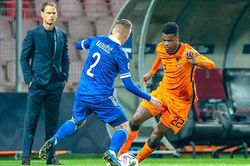 Trực tiếp Italy vs Hà Lan: Bài test lớn đầu tiên cho Frank de Boer
