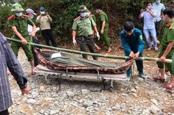 Sạt lở thủy điện Rào Trăng 3: Bắt đầu đưa nạn nhân bị vùi lấp ra ngoài