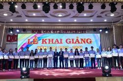 Trường Đại học Nam Cần Thơ trao tặng học bổng trị giá 5 tỷ đồng cho tân sinh viên