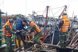 Quảng Ninh bắn 48 quả pháo hiệu báo bão và cấm cầu Bãi Cháy