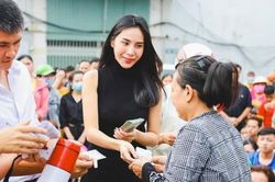 Thủy Tiên quyên góp được 10 tỷ, trực tiếp đến hỗ trợ người dân Huế