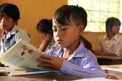 Bộ GD-ĐT thông báo tổ chức thẩm định SGK tiếng dân tộc lớp 1