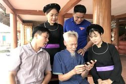 Người dân hướng về Đại hội