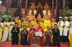 Nghệ An : Đôi bạn trẻ về chùa Hà tổ chức lễ hằng thuận