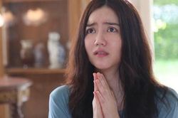 Làm dâu 5 năm, lần đầu tiên được mẹ chồng tặng quà, tôi đang mừng thì bàng hoàng khi nghe bí mật bà tiết lộ