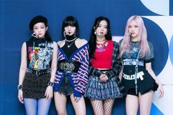 Từ khi chưa debut, BLACKPINK đã nảy sinh mâu thuẫn lớn với chính công ty chủ quản YG Ent