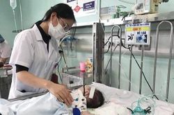 Trẻ nhập viện tăng đột biến
