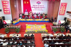 Ông Trương Hòa Bình dự Đại hội Đảng bộ Bến Tre lần thứ XI