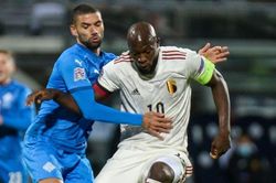Lukaku có hiệu suất ghi bàn cao hơn Ronaldo, Messi