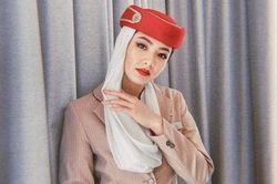 Cô gái Việt làm tiếp viên hàng không tại Dubai