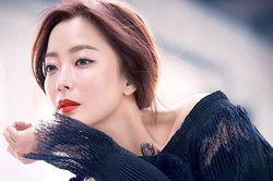 Kim Hee Sun - 'Quốc bảo nhan sắc' Hàn Quốc ở tuổi 43