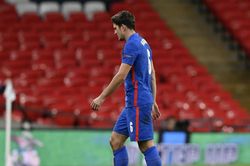 CĐV MU kêu gọi loại Maguire khỏi trận gặp Newcastle