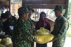 Chung tay chăm lo cuộc sống người dân sau lũ