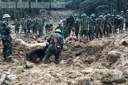 Đã tìm thấy thi thể đầu tiên trong số 13 cán bộ chiến sĩ gặp nạn trên đường đến Thủy điện Rào Trăng 3