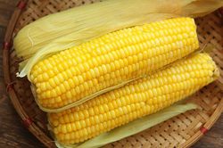 Ngô luộc vỉa hè - mối nguy hại sức khỏe tiềm ẩn từ chất tạo ngọt và muối diêm