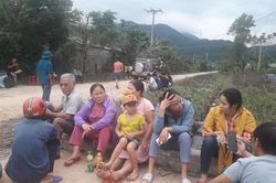 Người thân nghẹn ngào ngóng chờ con em mất tích ở Rào Trăng