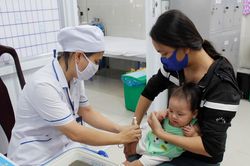 Đưa tiêm nhắc vắc xin bạch hầu, uốn ván cho trẻ 7 tuổi vào chương trình tiêm chủng mở rộng