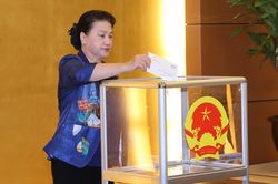 Chủ tịch Quốc hội Nguyễn Thị Kim Ngân dự lễ phát động ủng hộ đồng bào các tỉnh miền Trung