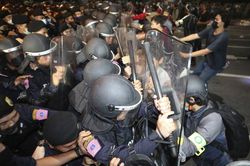 Biểu tình tại Thái Lan khó kiểm soát, bất chấp sắc lệnh cấm tụ tập