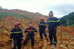 Vụ sạt lở ở thủy điện Rào Trăng 3: Quặn lòng tìm đồng đội