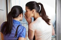 Làm dâu mới, bị cô hàng xóm 'soi' hơn cả mẹ chồng