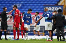 Everton 2–2 Liverpool: VAR vào cuộc, Liverpool mất chiến thắng trước Everton