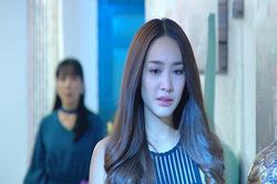Chị dâu đến chơi mang một chiếc hộp bí ẩn đưa cho mẹ chồng
