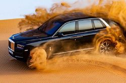 Rolls-Royce Cullinan chứng minh xe siêu sang không hề 'kiểng'