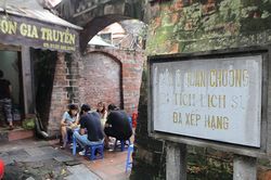 Di tích Ô Quan Chưởng bị lấn chiếm thành quán ăn, chỗ để xe