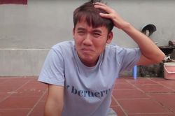 Con trai Bà Tân Vlog đăng clip khóc lóc nói sắp đi nước ngoài, nhưng sự thật là gì?