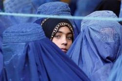 Phụ nữ Afghanistan bị ép kiểm tra trinh tiết bất hợp pháp