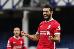 Salah tỏa sáng, Liverpool chặn mạch toàn thắng của Everton
