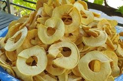 Cách làm táo sấy cực dễ giúp chị em ăn vặt cả ngày không lo tăng cân, bảo sao hot xình xịch thế này!