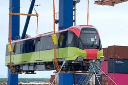 Đoàn tàu tuyến Nhổn - Ga Hà Nội cập cảng Hải Phòng