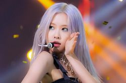 Rosé tiết lộ bí quyết chăm sóc tóc tẩy nhiều