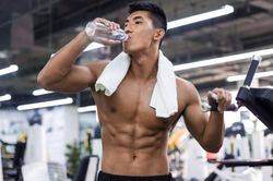 4 dấu hiệu tập gym quá mức gây hại sức khỏe
