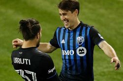 Krkic rê bóng qua 2 cầu thủ và ghi bàn ở khoảng cách 30 m