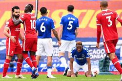 ĐIỂM NHẤN Everton 2-2 Liverpool: Liverpool khổ vì chấn thương và VAR. Salah, Thiago tỏa sáng