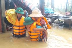Nhật Bản hỗ trợ tỉnh Thừa Thiên Huế hơn 5 tấn hàng hóa để ứng phó với mưa lũ