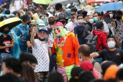 Thái Lan áp đặt 'quy tắc selfie' để ngăn cản những người biểu tình trẻ tuổi