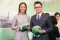 H'Hen Niê nền nã với áo dài, tự tin sánh vai MC Đức Bảo với vai trò dẫn chương trình