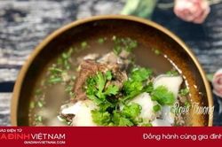 Cách nấu canh xương khoai sọ ngon ngọt