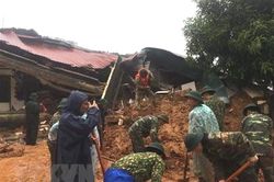 'Tuyệt đối bảo đảm an toàn cho dân, bộ đội miền Trung'