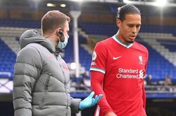Van Dijk đứt dây chằng, nghỉ thi đấu 8 tháng