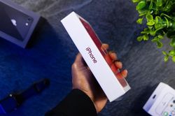 Khi nào iPhone cũ ở Việt Nam sẽ không bán kèm củ sạc, tai nghe?