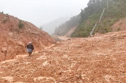 Thượng úy công an hy sinh trên đường tìm kiếm 7 người mất tích