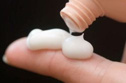 Có nên bôi mỡ tetracycline khi da mẩn đỏ?