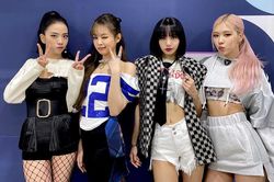 Stylist BLACKPINK bị chê cẩu thả vì cho Jisoo mặc phần áo quá 'tả tơi' lên sân khấu